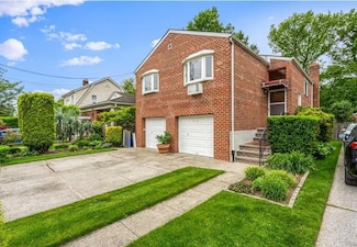 3226 165th St, Flushing, NY 11358