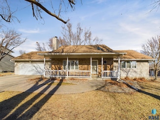 2904 E 52nd St, Sioux Falls, SD 57103