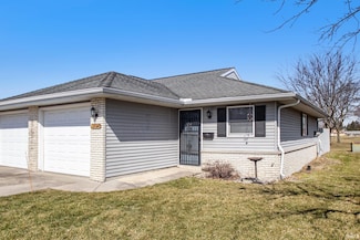 1201 Berkley Cir, Mishawaka, IN 46544