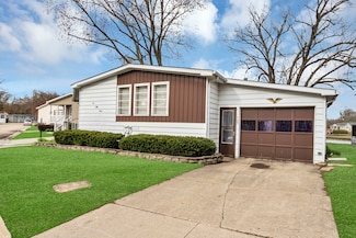 1053 Lakeview Rd, Elgin, IL 60123