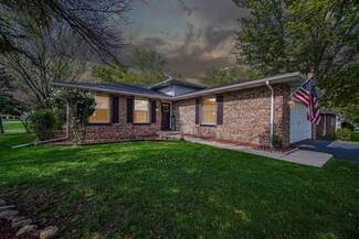 4219 Glen Oaks Dr, Crown Point, IN 46307