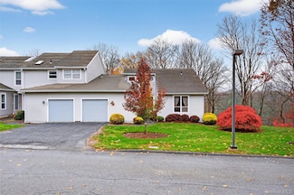 201 Woods Brooke Dr, Mahopac, NY 10541