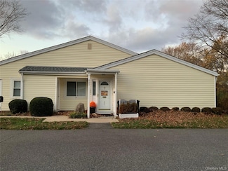 401 Cabot Ct E Unit C401, Saint James, NY 11780