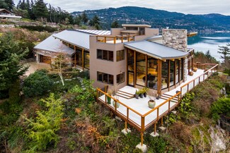 425 S Clarkwood Dr, Bellingham, WA 98225