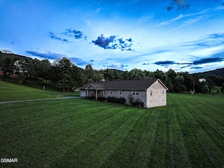 3643 Thomas Cross Rd, Sevierville, TN 37876