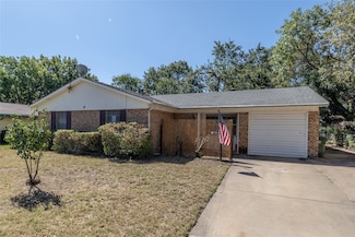 817 Edgehill Dr, Hurst, TX 76053