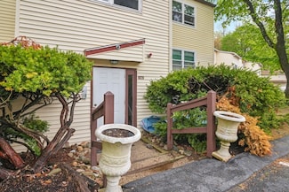 9 Adams Ct, Amesbury, MA 01913