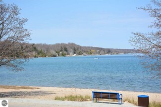 253 Lake St, Beulah, MI 49617