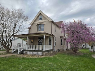 245 Cherry St, Carthage, IL 62321
