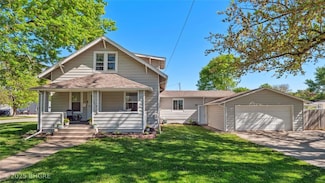 718 W 3rd Ave, Indianola, IA 50125