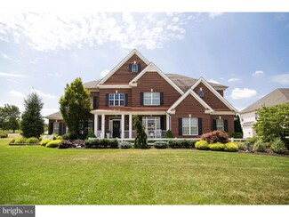 800 Castleton Dr, Mickleton, NJ 08056