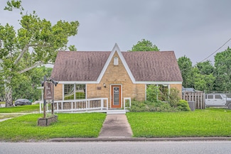 403 S Velasco St, Angleton, TX 77515