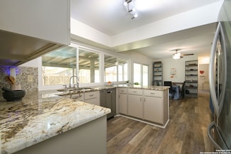 5227 Round Table Dr, San Antonio, TX 78218