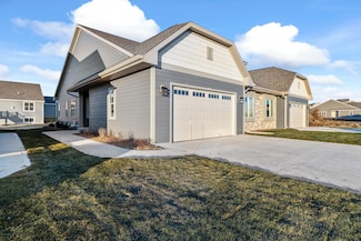 653 Lambert Ct Unit 2-2, Slinger, WI 53086