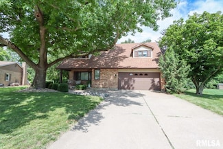 2446 Bradmoor Dr, Quincy, IL 62301