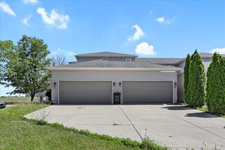 31 Yotzonot Dr, Bloomington, IL 61704