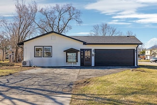 427 Aztec Dr, Carol Stream, IL 60188