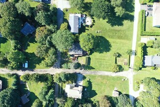 12 Francis Ln, L Compton, RI 02837