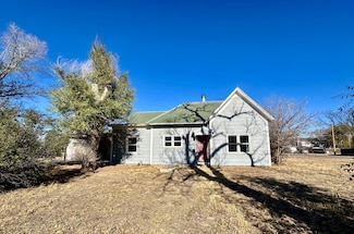 504 W 10th St, Goodland, KS 67735