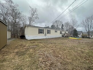 11 Second St, Lincoln, ME 04457