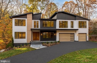 6916 Carmichael Ave, Bethesda, MD 20817