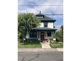 1725 SE 57th Ave, Portland, OR 97215