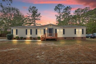 564 E McRainey Rd, Saint Pauls, NC 28384