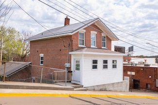120 Montgomery Ave, East Dubuque, IL 61025