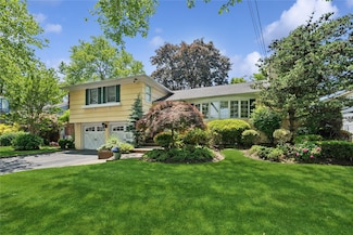 221 Somerset Dr, Hewlett, NY 11557