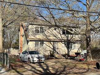 6 Bullard St, Mastic, NY 11950