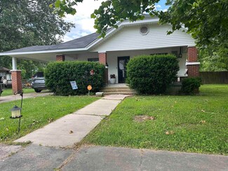 621 W 7th St, Rector, AR 72461