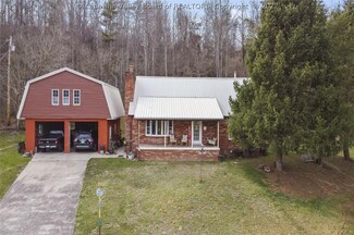 2005 New Hope Rd, Elkview, WV 25071