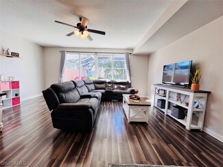 5321 Cove Cir Unit 136, Naples, FL 34119