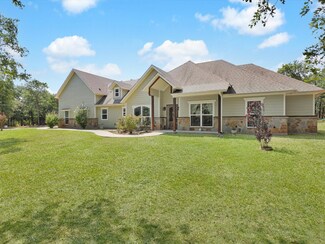 1255 Greg St, Azle, TX 76020