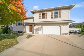 3690 E Elm Rd, Oak Creek, WI 53154