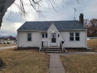 223 S Locust St, Colfax, IA 50054