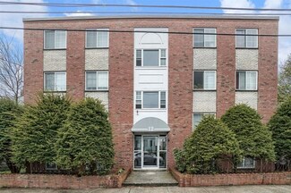 12 Woodland St, Everett, MA 02149