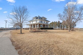 8489 Farley Rd, Farley, IA 52046