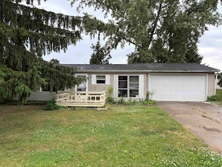 2240 Mark St, Croswell, MI 48422