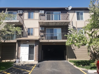 1665 Coach Dr Unit 204, Naperville, IL 60565