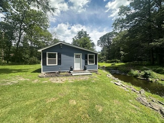 323 Smith Hill Rd, Stroudsburg, PA 18360