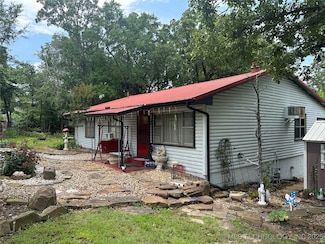 167 E 2nd St, Eufaula, OK 74432
