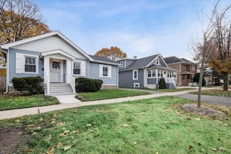 1201 N Mckinley Rd, Lake Forest, IL 60045