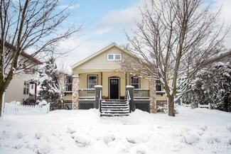 638 Cedar Square St, Holland, MI 49423
