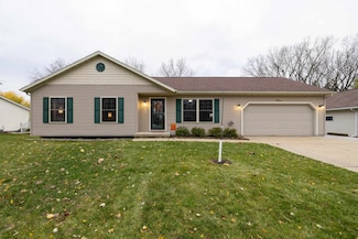 1209 Victoria Cir, Baraboo, WI 53913