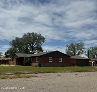 1007 2nd St, Plains, TX 79355