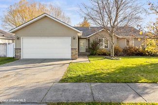 9192 N Great Hall Dr, Hayden, ID 83835