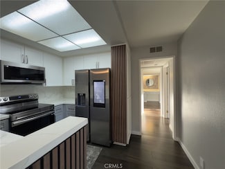 22100 Burbank Blvd Unit 313B, Woodland Hills, CA 91367