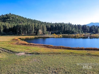 23 Hall Ln, Cascade, ID 83611