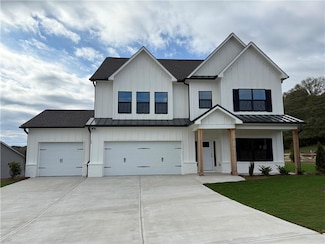 24 Hidden Fields Way, Hoschton, GA 30548